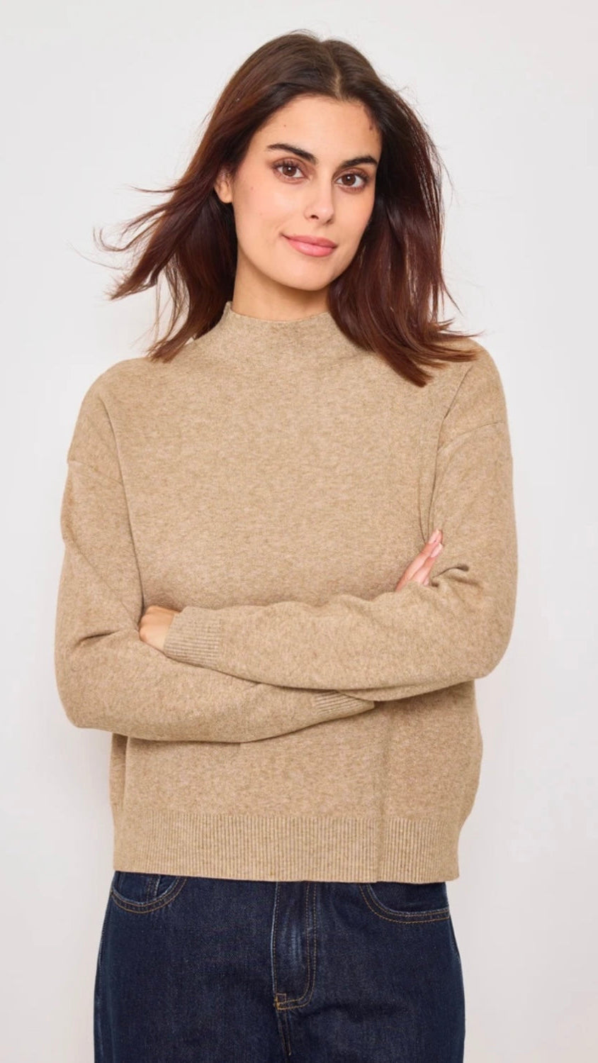Daneilla Pulli Camel