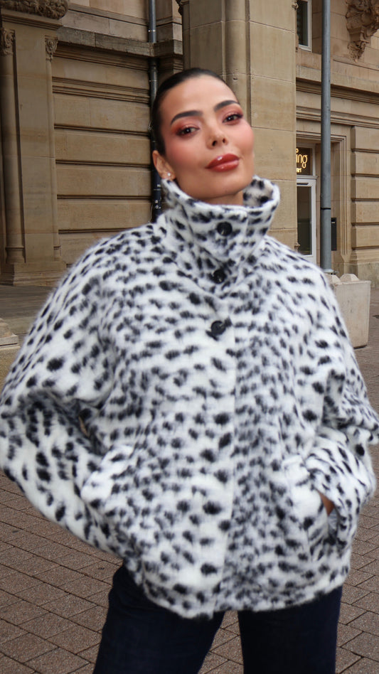 Leane White Leo